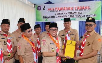 Ketua Bawaslu Tanah datar Menerima SK Saka Adhyasta Pemilu